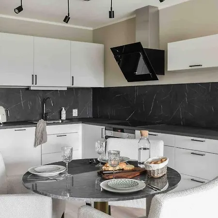 Nyleilighet Midt I Sentrum Apartamento